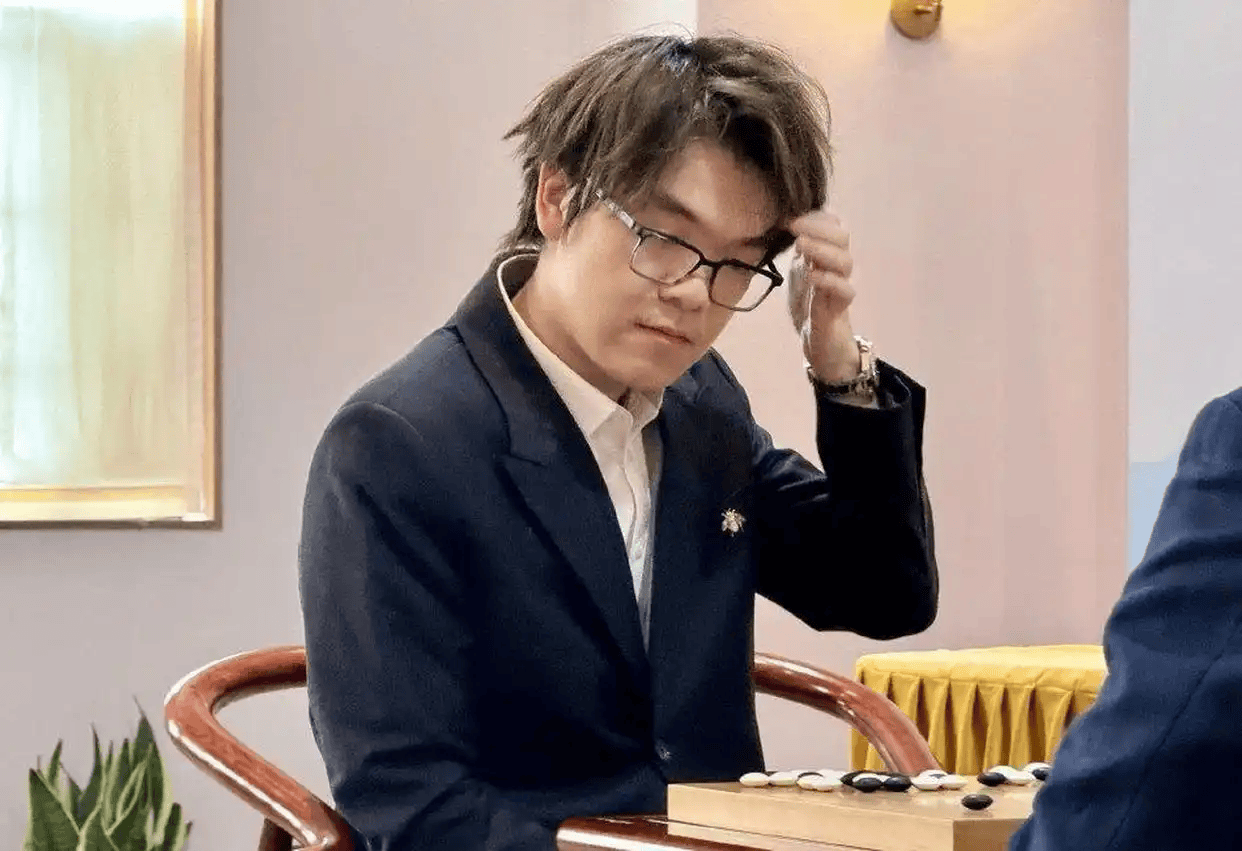 app下载-实力的比拼!柯洁,一步一个大坑跌入深渊,惨败不敌老对手朴廷桓